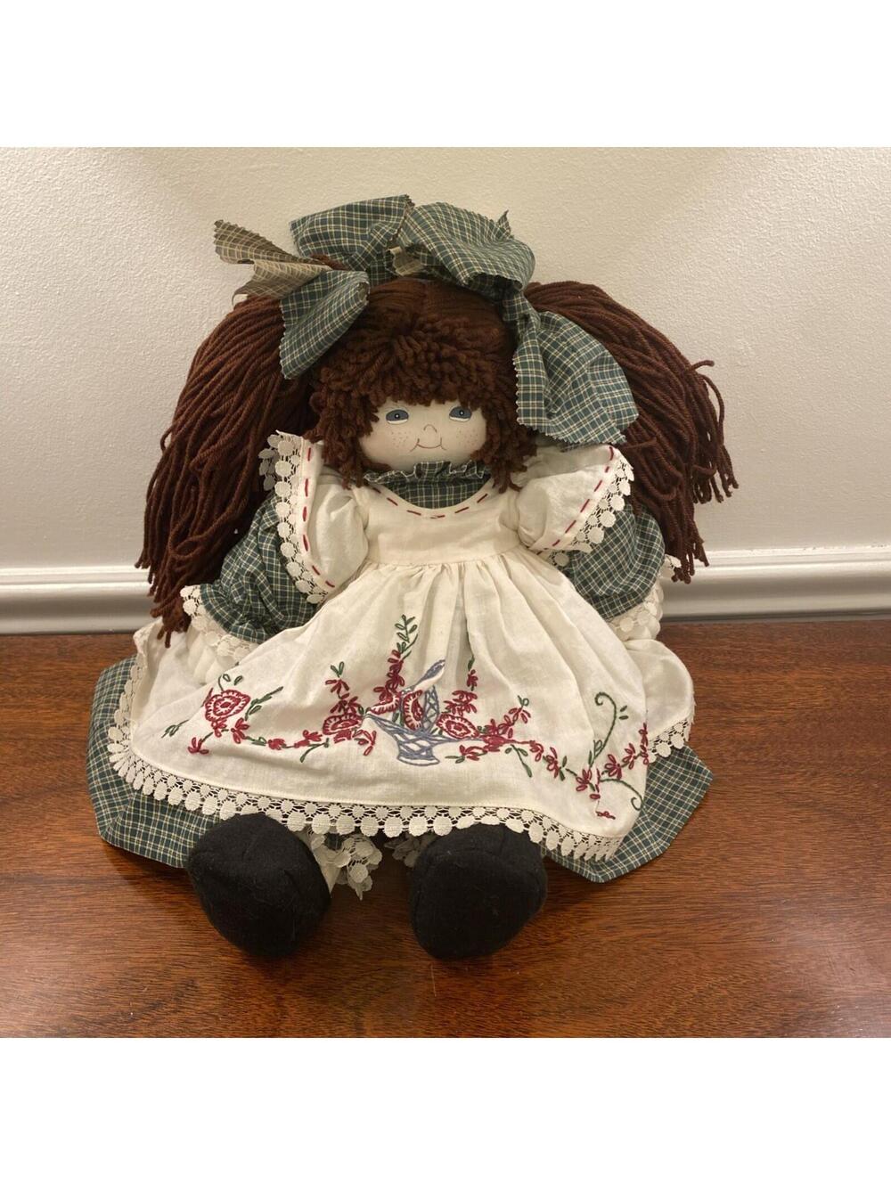 20" Collectible Doll With Full Dress, Apron And Yarn Hair. Beautiful